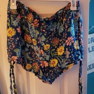 Blue floral short shorts